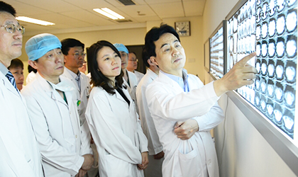 @ǅf(xi)ͣ@һN̽f(xi)ͳ\ģPòʵĲе\ģͨ^wƬӑՓÿһλyߌ\ηĄ(chung)ġt(y)@D(zhun)t(y)ģʽ;Ct(y)Ժ϶WYԴ(yu)ݣQyҊṩ˼·ͽb@һNءһ磬ӛһֱSͬ҂ڕ\ģÿõһ҂wƬwӑՓ10ңwcߣҌ٣挦潻5犣oίh11ĕ\\3Сrĕrg@˲^@һ\ģʽԓFѳm(x)5ꡣߣҌ٣߳\ĕrǳMϣ ǰl(f)ԃ(ni)ĵġǧfxròfӛڃ(ni)ڈˣի@ĶǝMM[Ԕ]