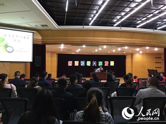 �����f(w��n)���У��ƌW(xu��)����v�������Kվ�����v���F(xi��n)��(ch��ng)