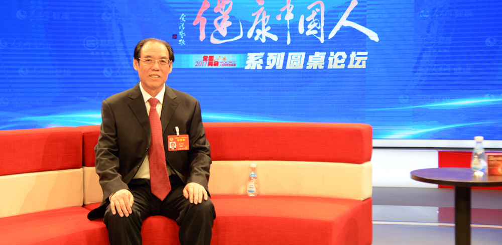 全國(guó)政協(xié)委員、北京順天德中醫(yī)醫(yī)院院長(zhǎng)王承德