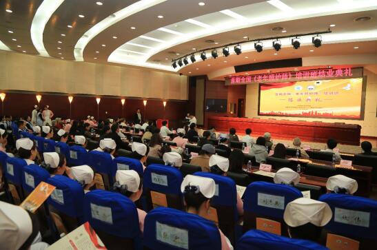 健康老齡化責任在肩 專業老年照護師持證上崗