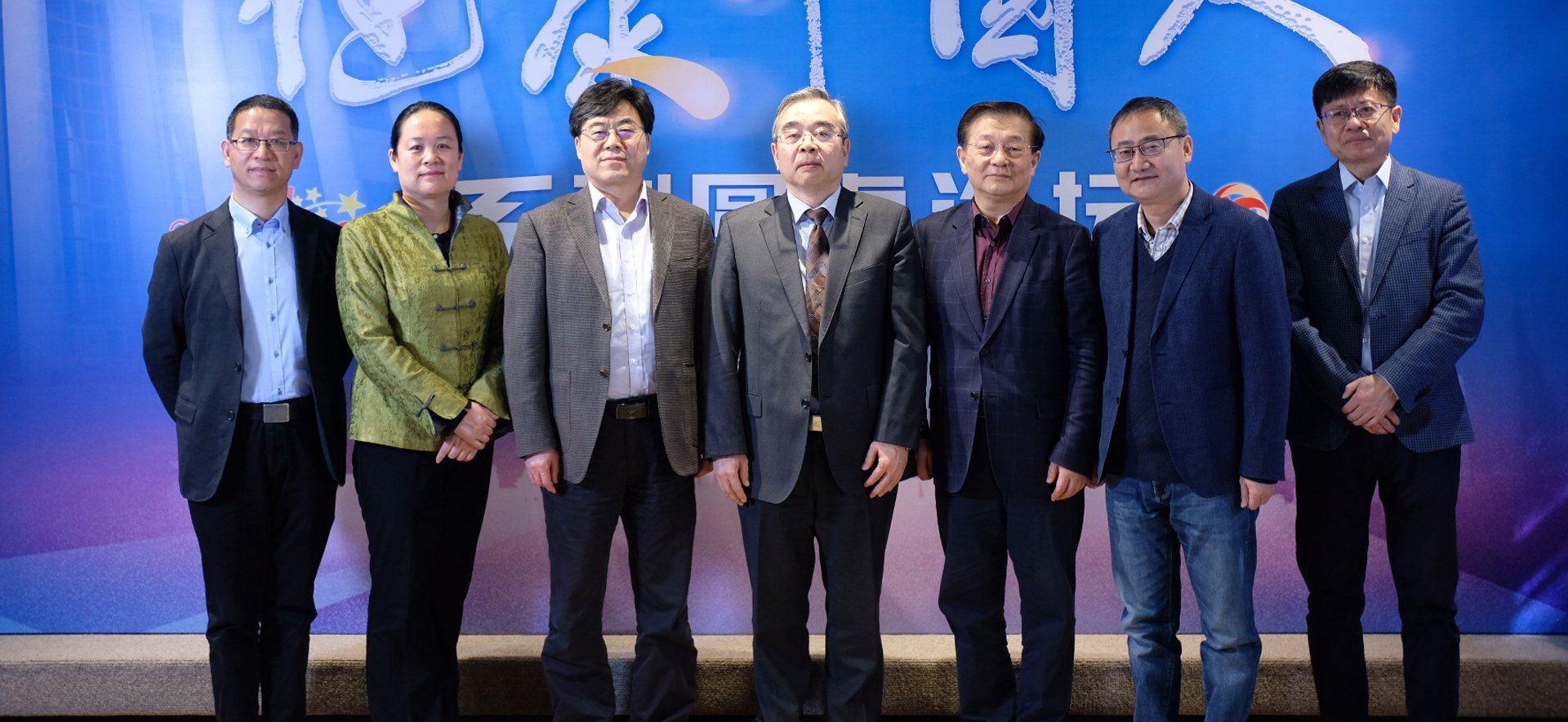 健康中國人系列圓桌論壇之“‘健康中國 預(yù)防先行’中老年人疾病預(yù)防”專場嘉賓合影