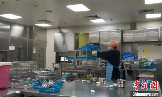 醫院“后廚人”:雙眼掃描歸納器械大腦檢索定位藥品