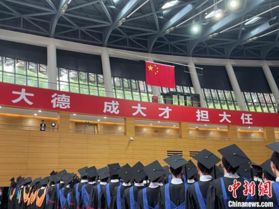 上海科技大學(xué)2021屆畢業(yè)典禮 鄭瑩瑩 攝